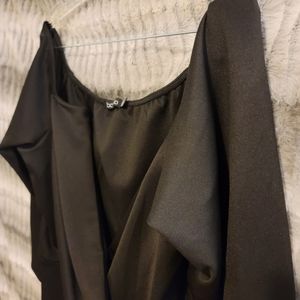 🎄🎁 NWOT Off Shoulder Bodysuit